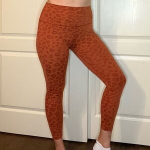 Beyond Yoga Leopard Print Legging. Orange/Rust, Size M.